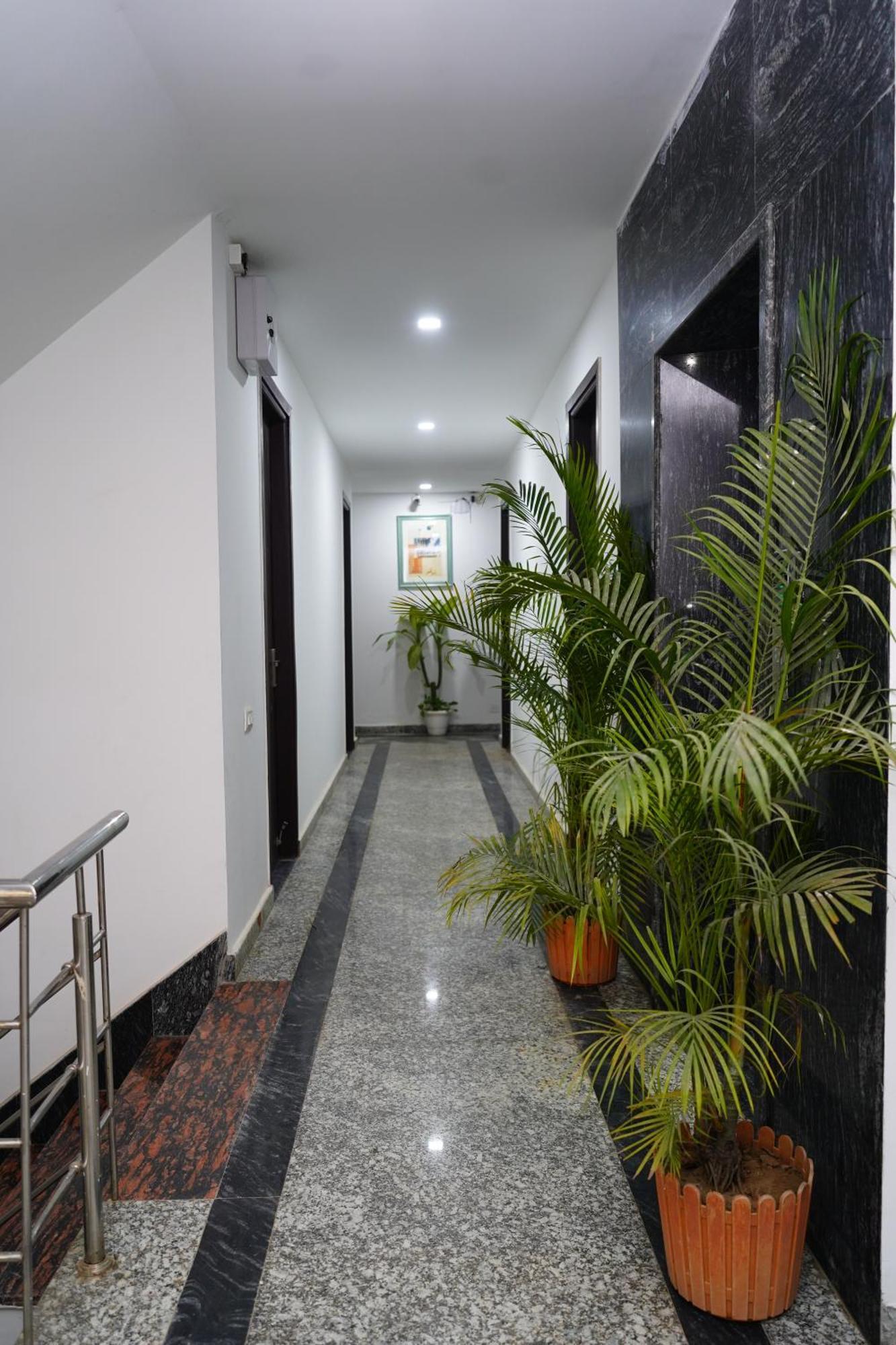 Posh Garden Inn Artemis Hospital Road Gurgaon Extérieur photo