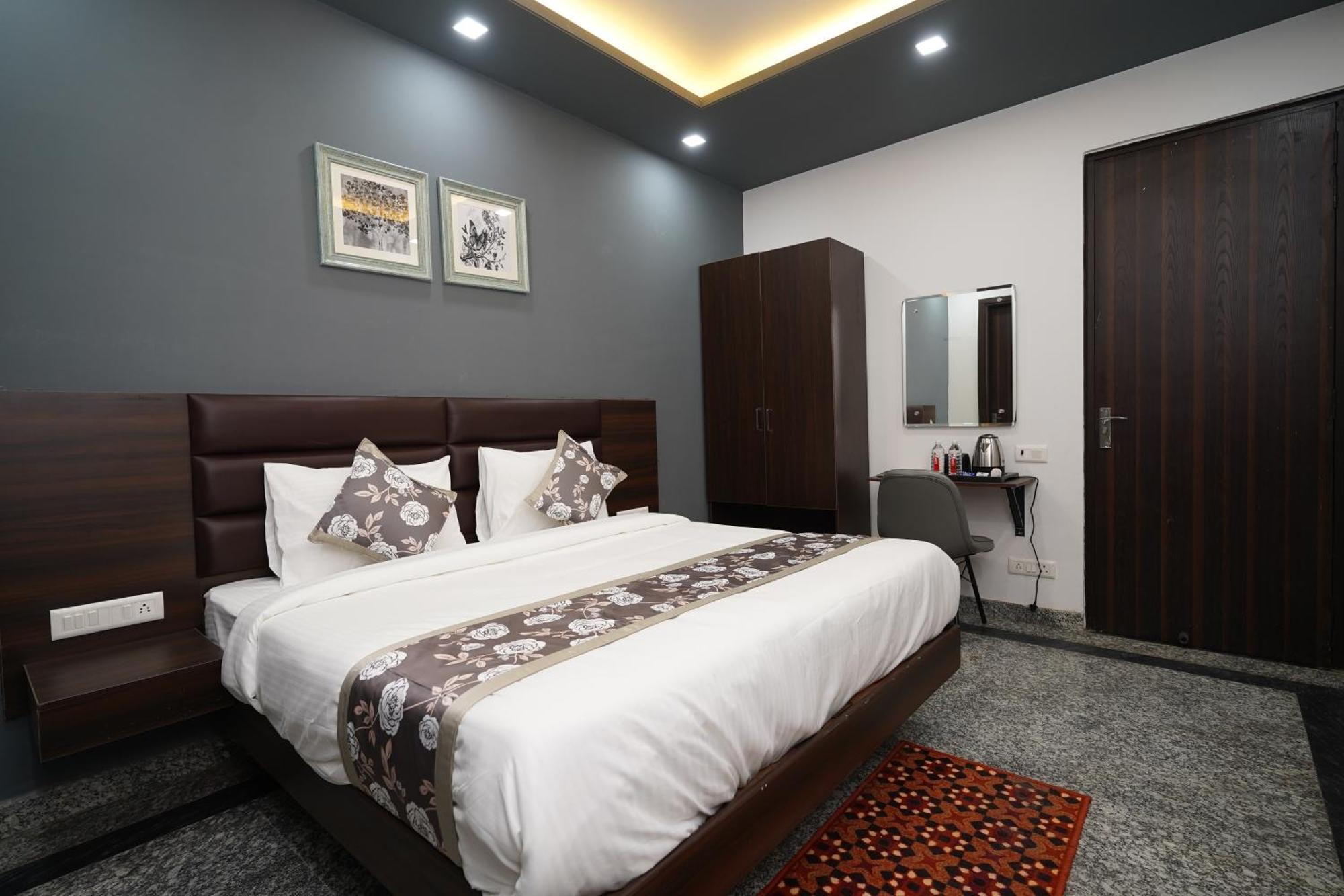 Posh Garden Inn Artemis Hospital Road Gurgaon Extérieur photo