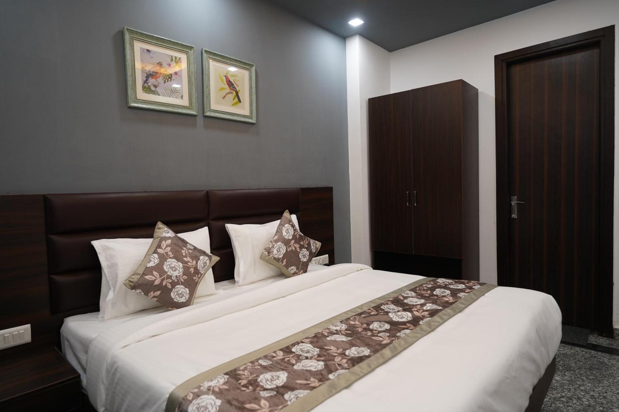 Posh Garden Inn Artemis Hospital Road Gurgaon Extérieur photo