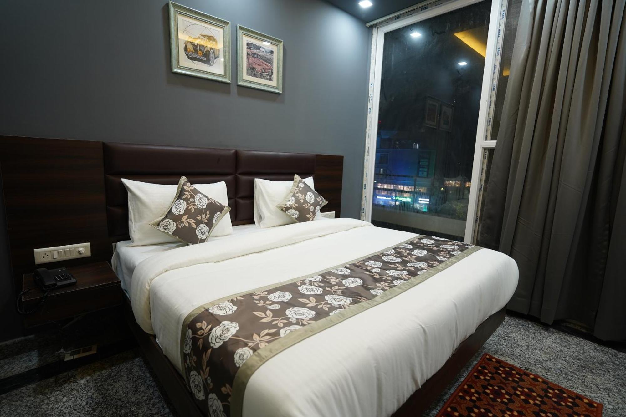 Posh Garden Inn Artemis Hospital Road Gurgaon Extérieur photo